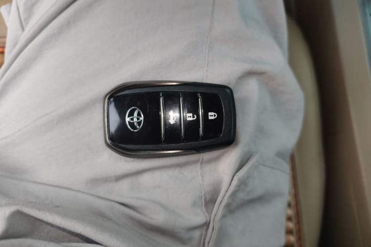 Used Toyota Highlander 2011 2.7L Two-Wheel Drive 7-Seater Luxury Edition
