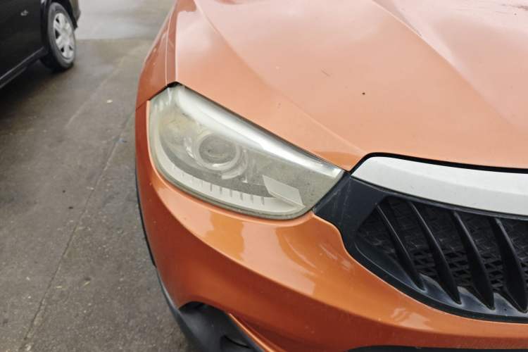 Used Brilliance V3 2015 1.5L Manual Base Version Right Front Headlight