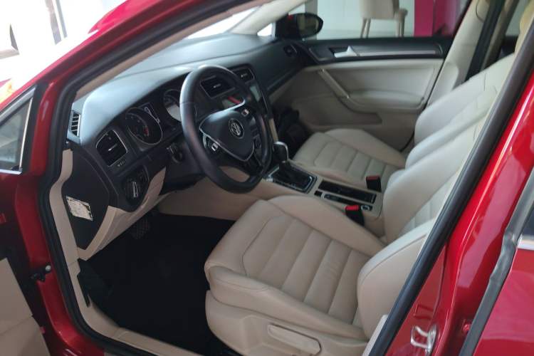 Used Volkswagen Golf 2015 1.4TSI Automatic Luxury Model