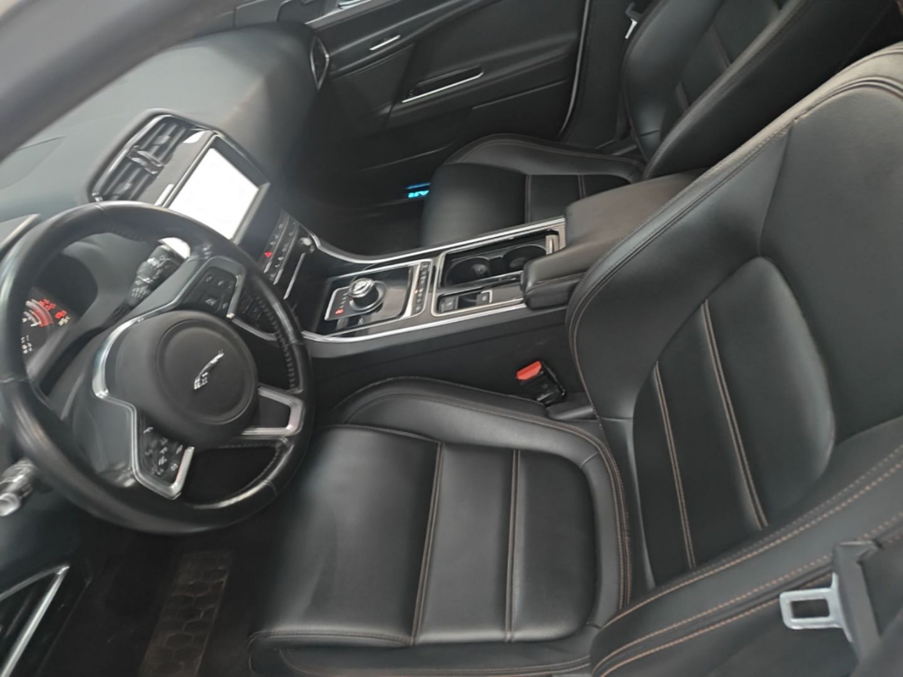 Vordere Reihe im Auto