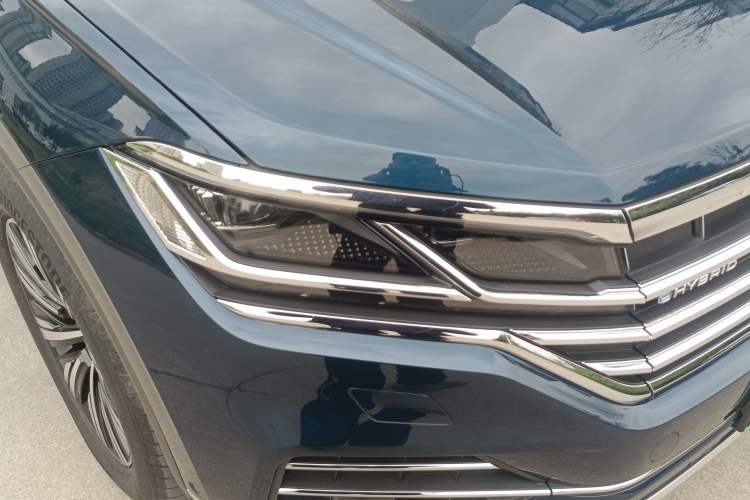 Used Volkswagen Touareg New Energy 2021 eHybrid Right Front Headlight
