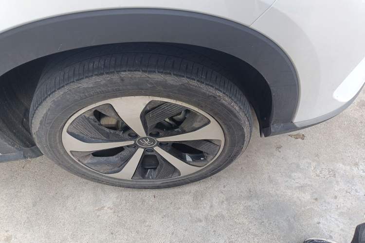 Used BYD Song PLUS New Energy 2021 DM-i 51KM Prestige Model Right Front Wheel Hub