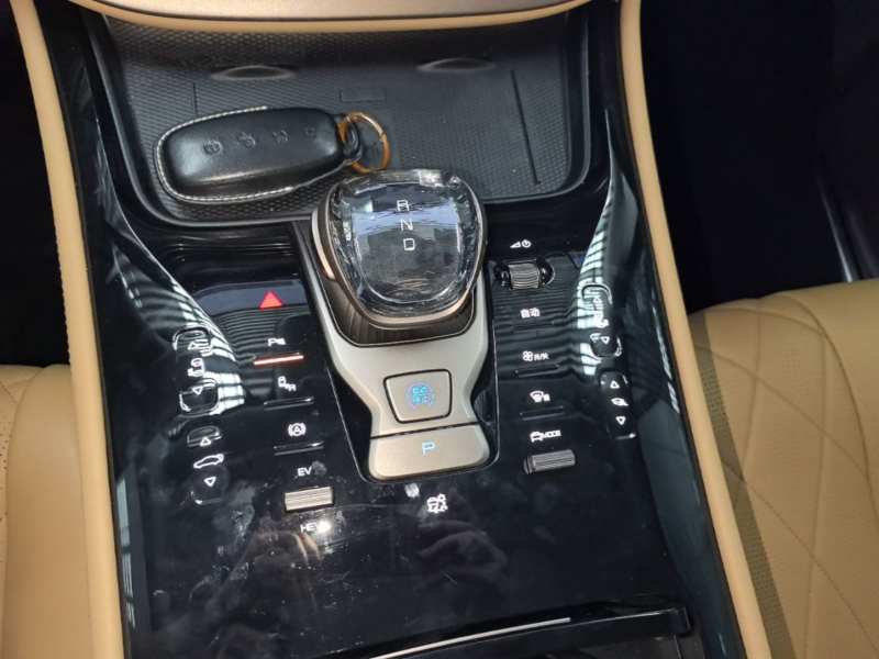 Used Denza D9 2022 DM-i 970 Four-Wheel Drive Prestige Model — 13