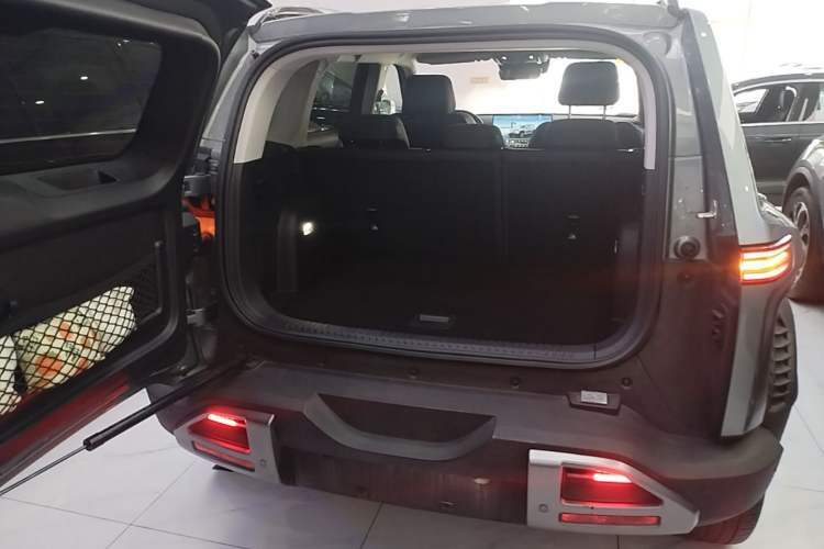 Used Formula Leopard Titanium 3 2025 501KM All-Wheel Drive Intelligent Driving Ultra Version Trunk