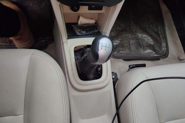 Used Chery Fengyun 2 2013 Hatchback 1.5L Manual Ruiyi Edition Gear Lever