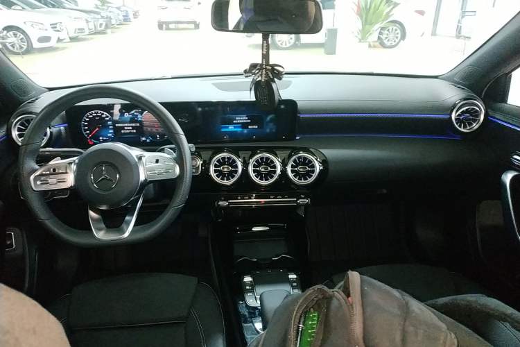 Used Mercedes-Benz A-Class 2022 Revised Version A 200 L Sport Sedan Fashionable Style Center Console