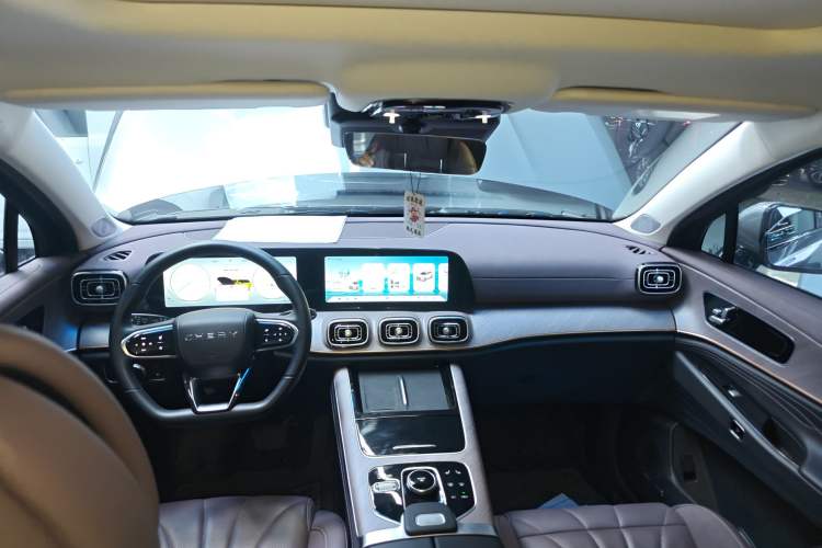 Used Chery Tiggo 9 C-DM 2025 1.5T 106KM Ultra-Comfort Edition 5 Seats Lithium-NMC Center Console