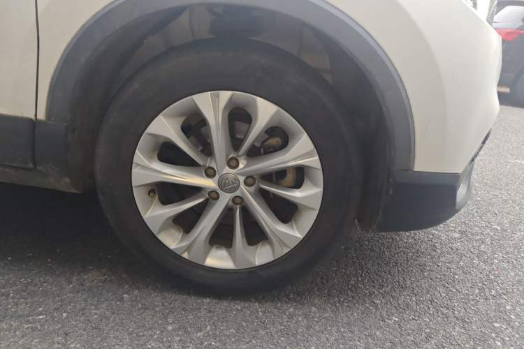 Used Brilliance V3 2017 1.5L Automatic Smart Version Right Front Wheel Hub
