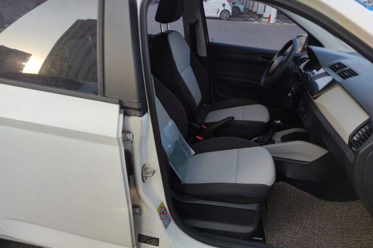 Used Skoda Fabia 2016 1.4L Automatic Car Enjoy Edition
