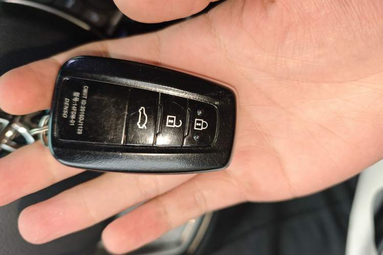 Used Toyota Camry 2019 2.5G Luxury Edition China VI Standard Vehicle Key