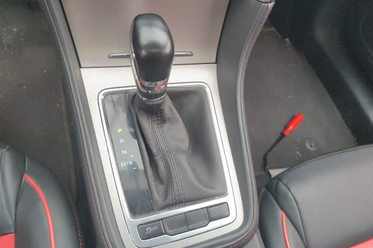 Used MG 6 2019 20T Automatic Starlight Edition Gear Lever