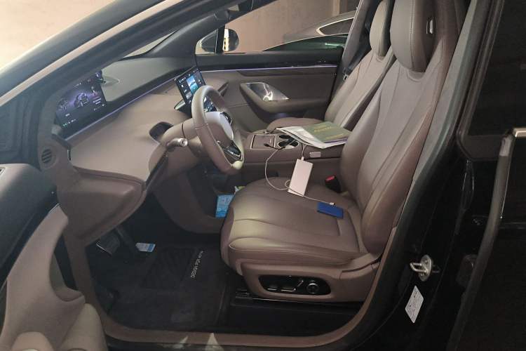 Used Hima Luxeed R7 2024 All-Electric 802 km Max Left Front Seat