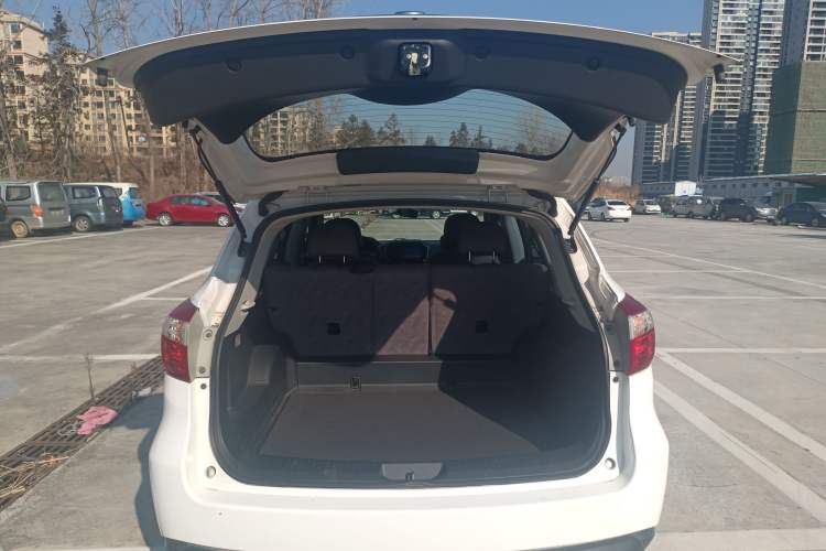 Used Venucia T70 2016 1.6L Manual Ruixing Edition Trunk