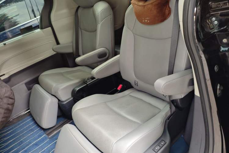 Used Toyota Granvia 2023 2.5L Hybrid Prestige VIP Edition
