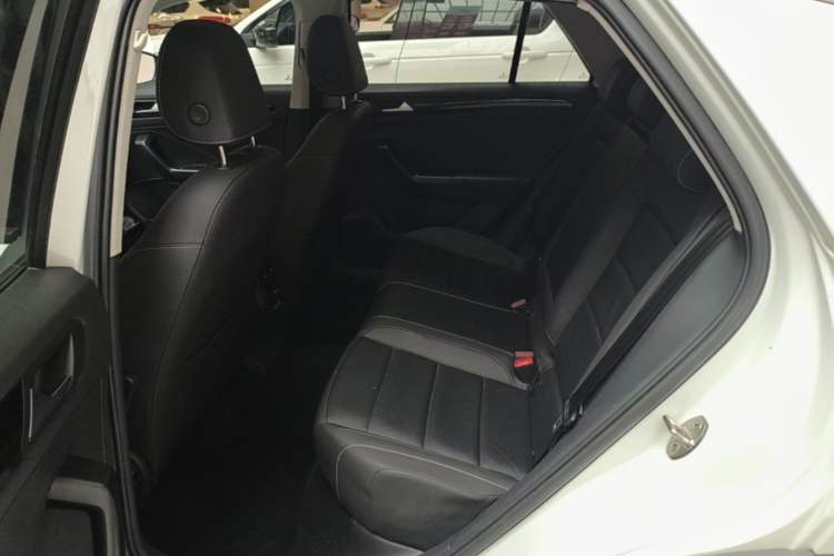 Used Volkswagen T-ROC 2021 280TSI DSG Two-Wheel Drive Comfort Connect Edition