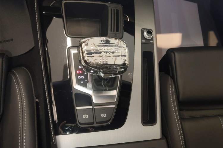 Used Audi Q5L Sportback 2022 Updated 40 TFSI Fashion Version Gear Lever