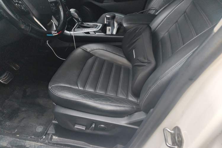 Used Ford Edge 2015 2.0T GTDi Two-Wheel-Drive High-Line Version
