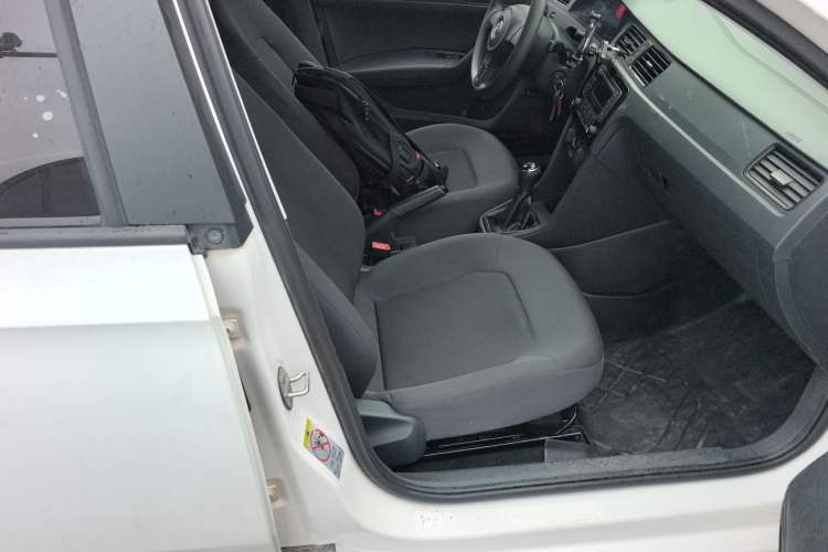 Used Volkswagen Santana 2015 1.6L Manual Fashion Edition Right Front Seat