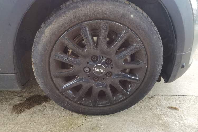 Used MINI 2021 1.5T ONE PLUS Five-Door Edition Right Front Wheel Hub