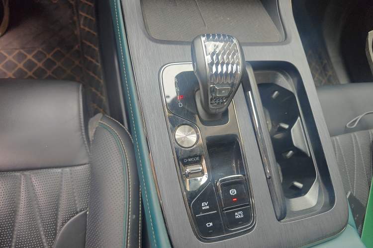 Used GAC Trumpchi GS8 2022 Double-Energy Series 2.0TM Four-Wheel Drive Premium Edition (7 Seats) Gear Lever