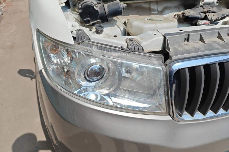 Used Jinbei New Hiace X30L 2018 1.5L Box Truck Wealth Edition DLCG14 Right Front Headlight