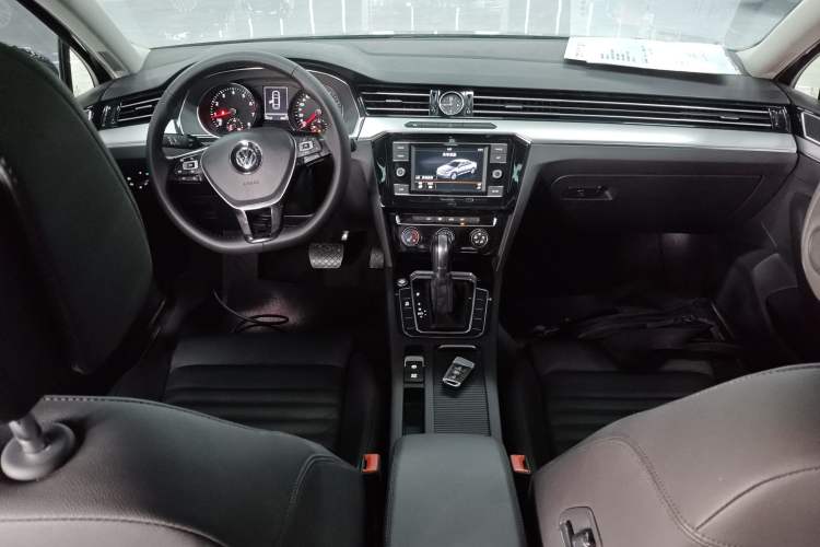 Used Volkswagen Magotan 2019 330TSI DSG Leading Edition China V Standard