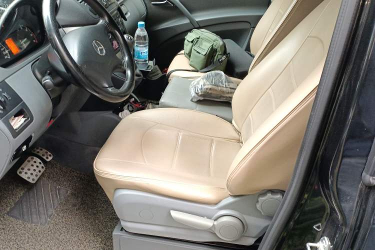 Used Mercedes-Benz Vito 2011 2.5L 7-seater executive version Left Front Seat