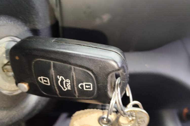 Used Kia Sportage R 2012 2.0L Manual Two-Wheel Drive GL Trim
