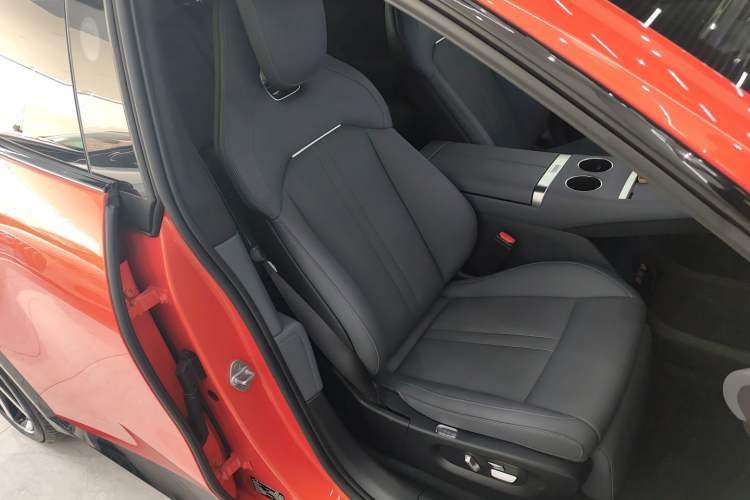 Used Xiaomi Auto YU7 2025 Ultra-Long Range High-Performance All-Wheel-Drive Max Edition
