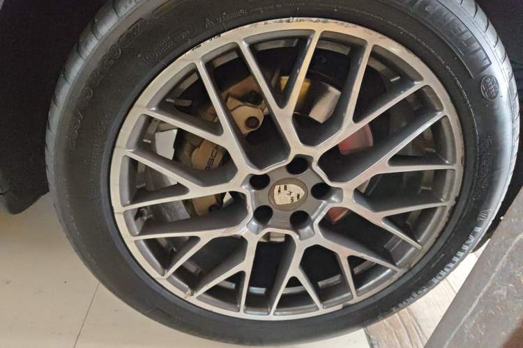 Used Porsche Macan 2014 Macan S 3.0T Right Front Wheel Hub