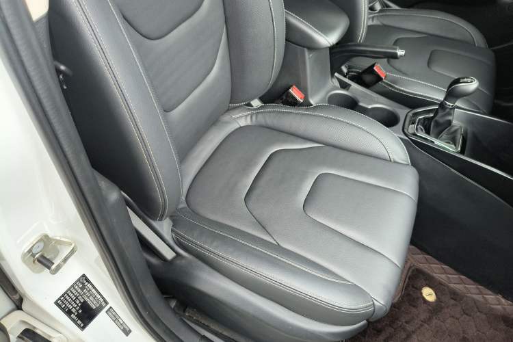 Used Dongfeng Fengon 580 2021 Revised ☆ Star Edition 1.8L Manual Elite Version Right Front Seat