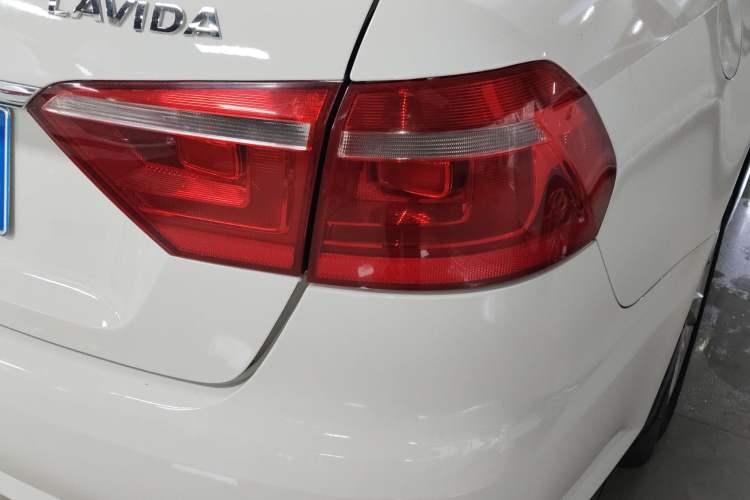Used Volkswagen Lavida 2013 Revised Classic 1.6L Automatic Fashion Edition Right Rear Taillight