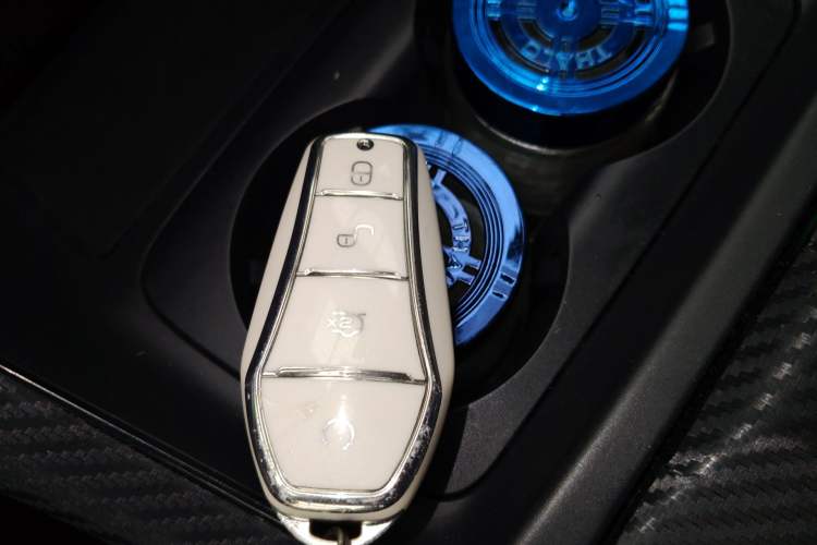 Used BYD Qin PLUS 2024 HONOR Edition DM-i 55KM Leading Model Vehicle Key