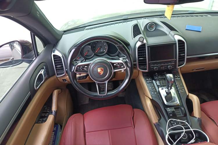 Used Porsche Cayenne 2016 3.6 V6 U.S. specification Steering Wheel