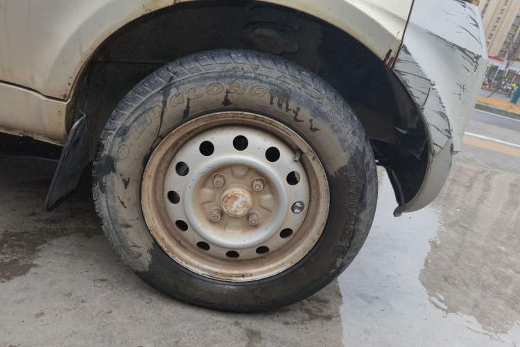 Used Wuling Rongguang 2011 1.2L Base Version
