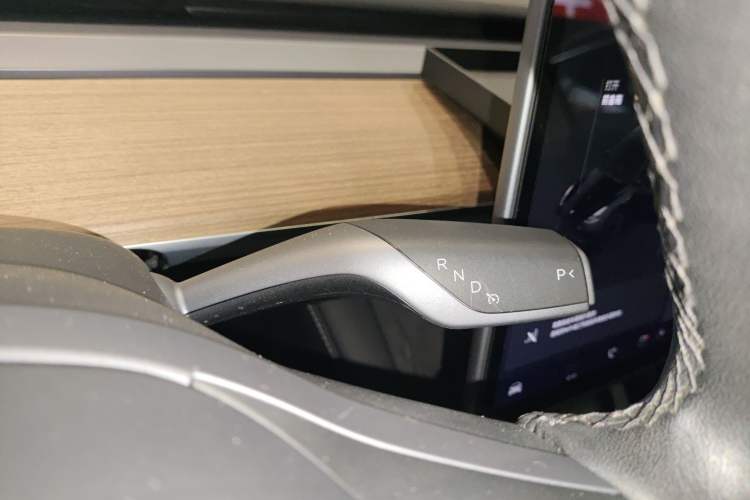 Used Tesla Model Y 2022 Long-Range All-Wheel-Drive Version