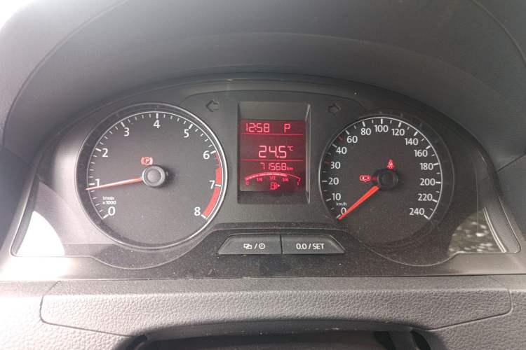 Used Volkswagen Santana 2015 Haval H6 1.6L Automatic Luxury Model Odometer Close Up