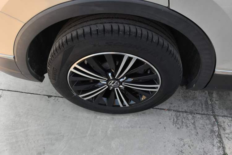 Used Volkswagen Tiguan L 2021 330TSI Automatic Two-Wheel Drive Smart Edition
