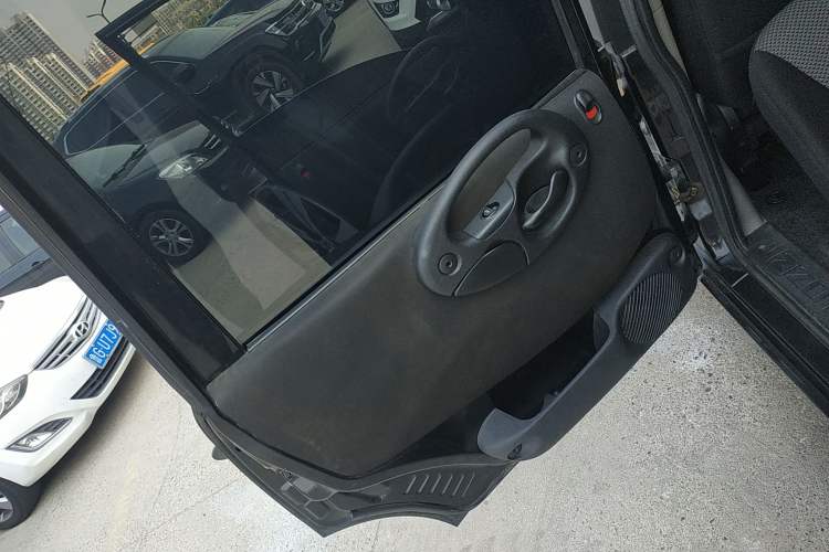 Used Zotye M300 2010 1.6L Gasoline Standard 6-Seater