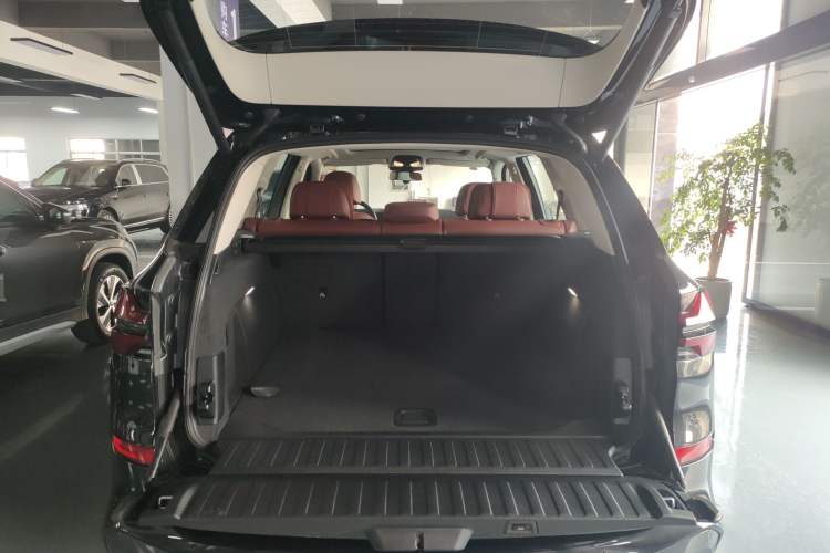 Used BMW X5 2023 xDrive 30Li Luxury M Sport Package