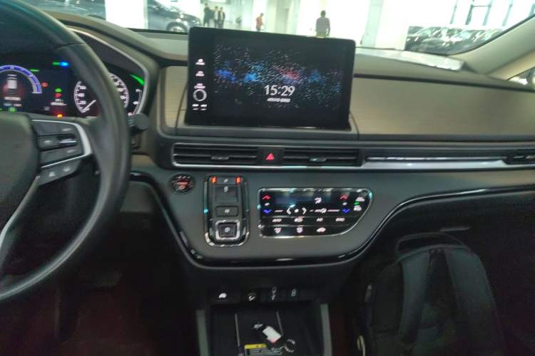 Used Honda Elysion 2024 2.0L eHEV Luxury Edition Audio And AC Panel