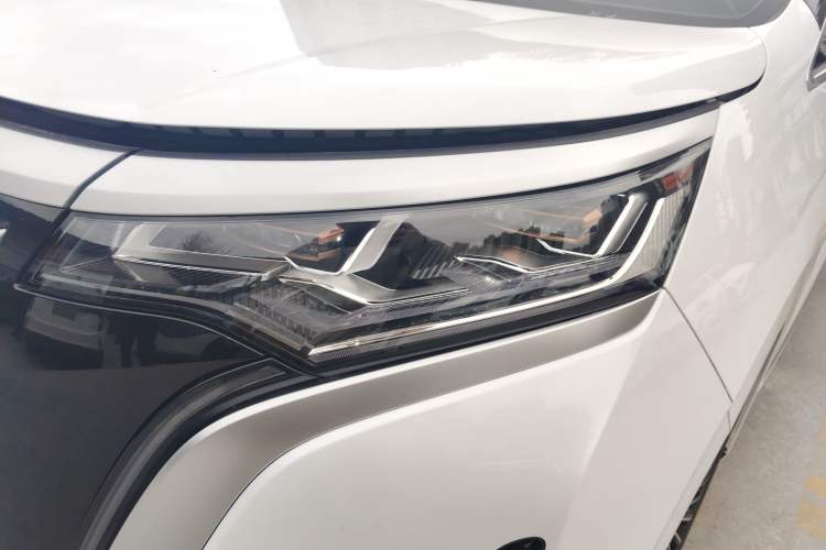 Used Denza D9 2022 EV 600 Four-Wheel Drive Flagship Model
