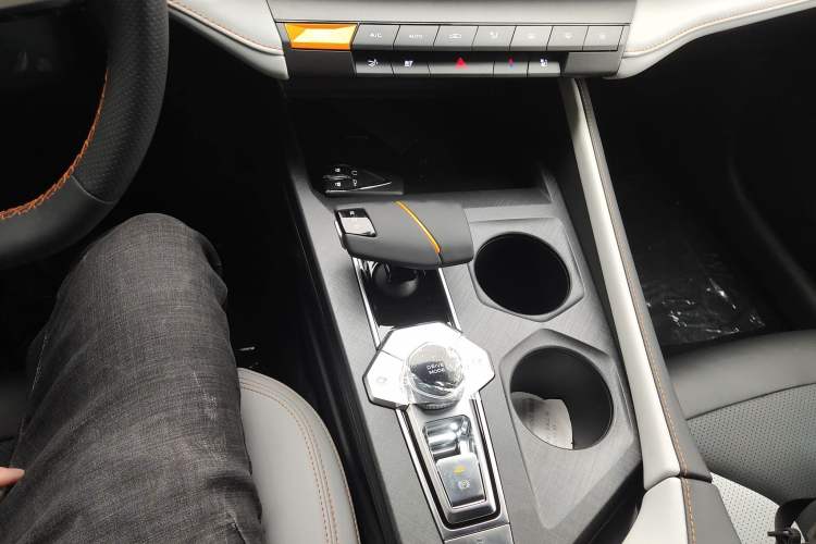 Used Changan UNI-V iDD 2024 Blue Whale Smart Electric iDD 136km Luxury Model