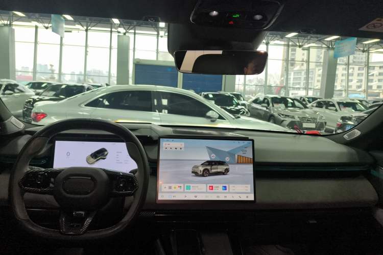 Used Lynk & Co 08 EM-P 2023 120km Long-Range Halo Center Console