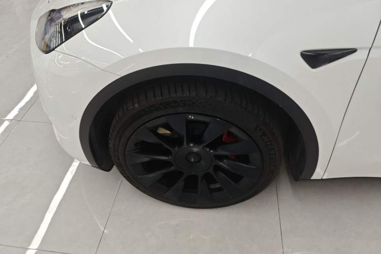 Used Tesla Model Y 2023 Long-Range All-Wheel-Drive Version
