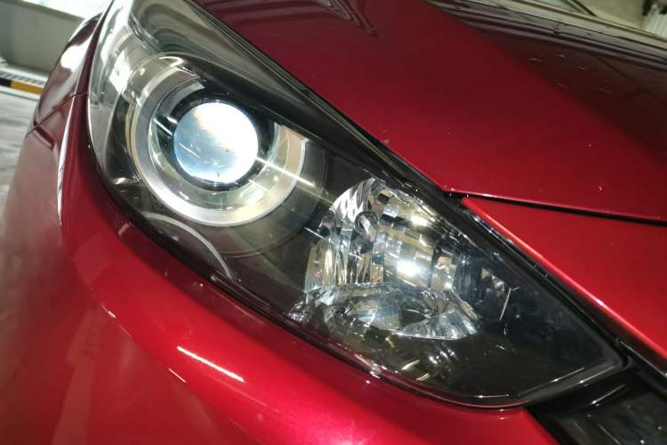 Used Mazda 3 Axela 2017 Sedan 1.5L Automatic Comfort Model Emission Standard China V Right Front Headlight