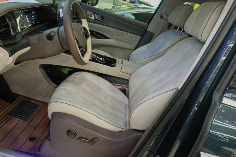 Used Denza D9 2022 DM-i 970 Four-Wheel Drive Prestige Model