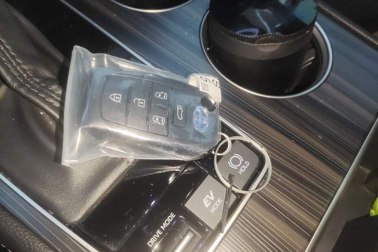 Used Toyota SIENNA 2023 2.5L Hybrid Deluxe Edition Vehicle Key