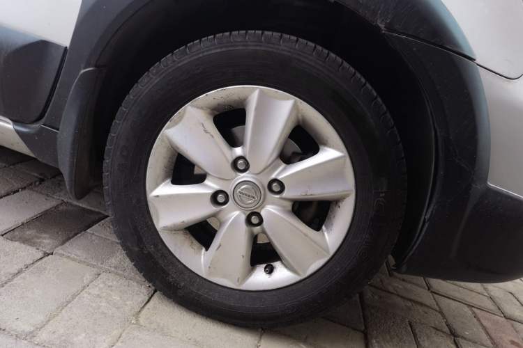 Used Nissan Livina 2010 Jingrui Edition 1.6L Manual Standard Model Right Front Wheel Hub
