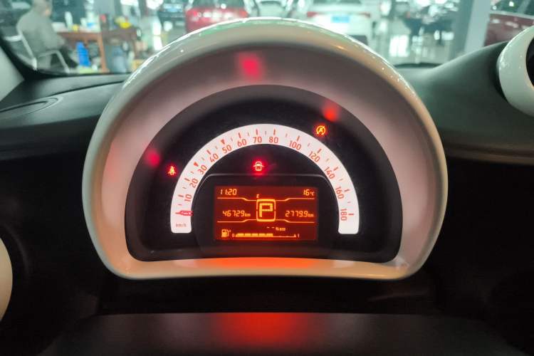 Used smart fortwo 2015 1.0L 52 kW hardtop Dynamic version